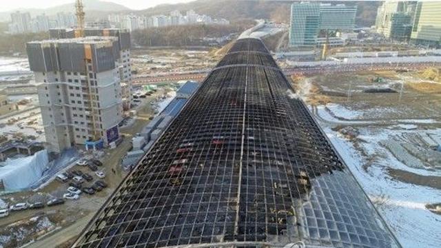 830ｍ 방음터널 내 통행차량 45대 잿더미…진입 차단시설 미작동